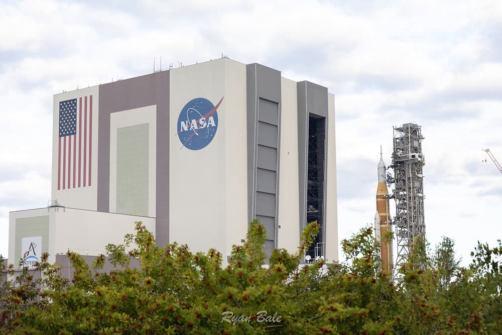 Artemis II Faces Delay as Helium Issue Prompts SLS Rollback to VAB